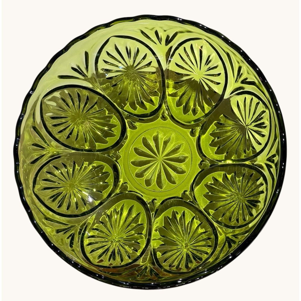 Vintage Anchor Hocking Avocado Green Medallion Serving Bowl 9" Star & Cameo - Picture 3 of 6